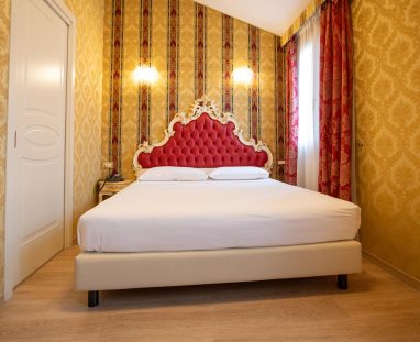 duomo-boutique-hotel-camere-red-room-00