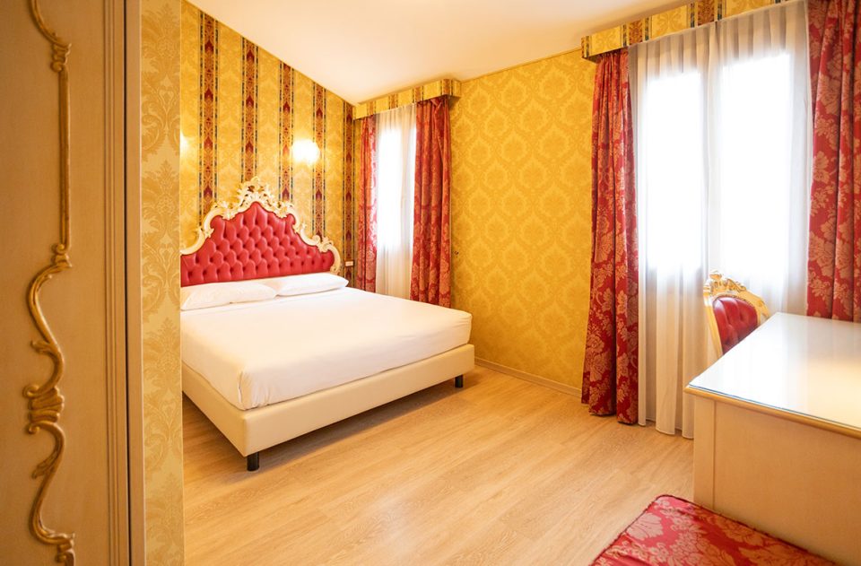 duomo-boutique-hotel-homepage-camere-red-room